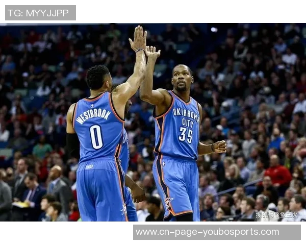 杜兰特跨界挑战足球场展现运动天赋与激情的精彩瞬间 杜兰特跨界挑战足球场展现运动天赋与激情的精彩瞬间